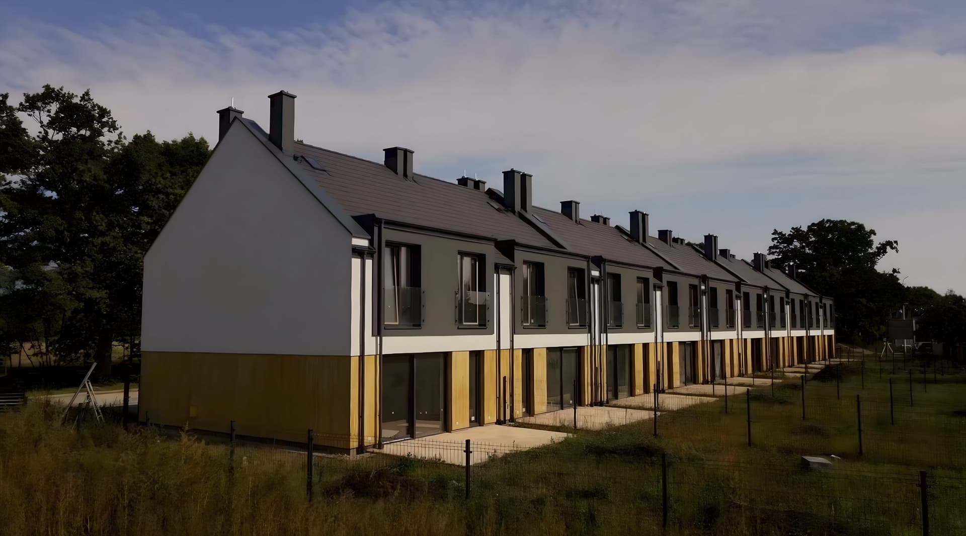 Gotowe domy szeregowe Aleja Dębowa — widok od strony ogrodów