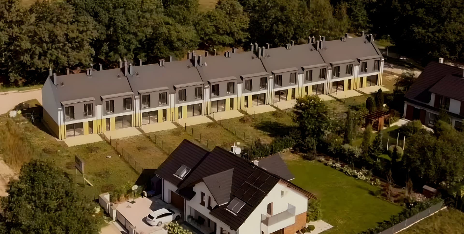 Gotowe domy Aleja Dębowa od strony ogrodów, wśród zabudowy jednorodzinnej